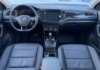 Подержанный автомобиль Volkswagen T-Roc 2019 года (10 фото)