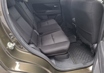 Подержанный автомобиль Mitsubishi Outlander 2018 года (12 фото)