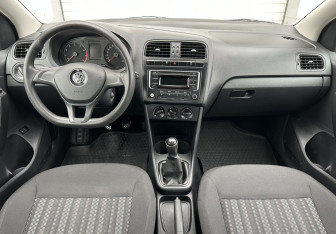 Подержанный автомобиль Volkswagen Polo Sedan 2015 года (10 фото)