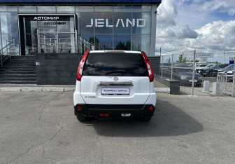 Подержанный автомобиль Nissan X-Trail 2014 года (6 фото)