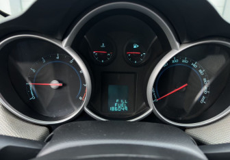 Подержанный автомобиль Chevrolet Cruze Hatchback 2012 года (9 фото)