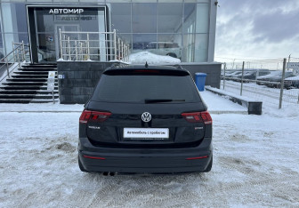 Подержанный автомобиль Volkswagen Tiguan 2019 года (6 фото)