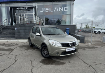 Подержанный автомобиль Renault Sandero 2011 года (3 фото)