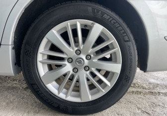 Подержанный автомобиль Nissan Teana 2012 года (15 фото)