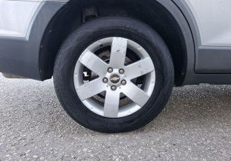 Подержанный автомобиль Chevrolet Captiva 2008 года (14 фото)