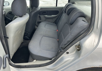 Подержанный автомобиль Renault Symbol 2005 года (12 фото)