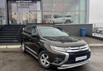 Подержанный автомобиль Mitsubishi Outlander 2018 года (3 фото)