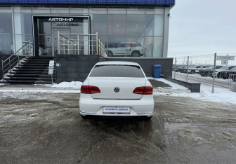 Подержанный автомобиль Volkswagen Passat Sedan 2012 года (6 фото)