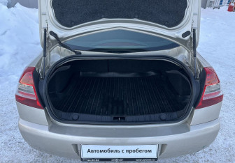 Подержанный автомобиль Renault Megane Sedan 2008 года (13 фото)