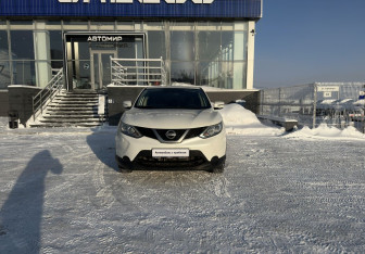 Подержанный автомобиль Nissan Qashqai 2014 года (2 фото)