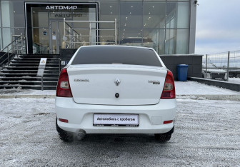 Подержанный автомобиль Renault Logan Sedan 2011 года (6 фото)