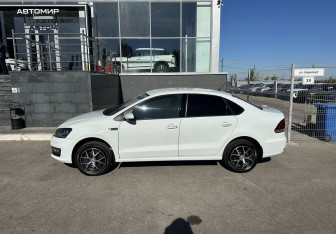 Подержанный автомобиль Volkswagen Polo Sedan 2016 года (8 фото)