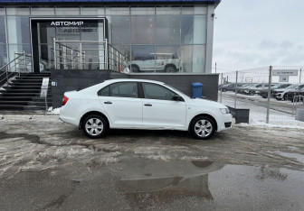 Подержанный автомобиль Skoda Rapid Liftback 2017 года (4 фото)