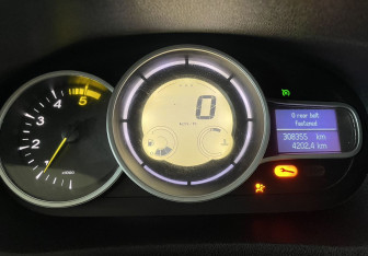 Подержанный автомобиль Renault Megane Hatchback 2010 года (9 фото)