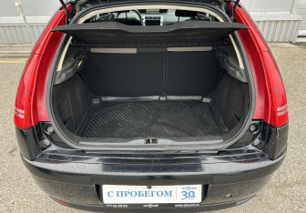 Подержанный автомобиль Citroen C4 Hatchback 2010 года (13 фото)