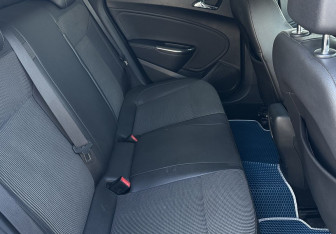 Подержанный автомобиль Opel Astra Hatchback 2011 года (12 фото)