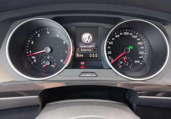 Подержанный автомобиль Volkswagen Tiguan 2019 года (9 фото)