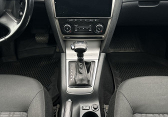 Подержанный автомобиль Skoda Octavia Wagon 2011 года (11 фото)