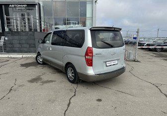 Подержанный автомобиль Hyundai Grand Starex 2009 года (7 фото)