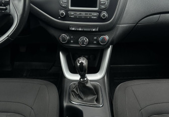 Подержанный автомобиль Kia Ceed Hatchback 2017 года (11 фото)