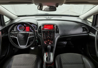 Подержанный автомобиль Opel Astra Hatchback 2011 года (11 фото)