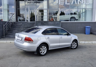 Подержанный автомобиль Volkswagen Polo Sedan 2011 года (5 фото)