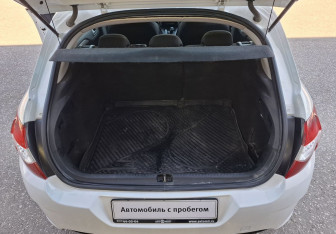 Подержанный автомобиль Citroen C4 Hatchback 2012 года (15 фото)
