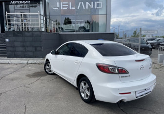 Подержанный автомобиль Mazda 3 Sedan 2012 года (7 фото)