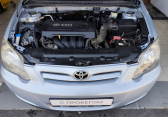 Подержанный автомобиль Toyota Corolla Hatchback 2006 года (14 фото)