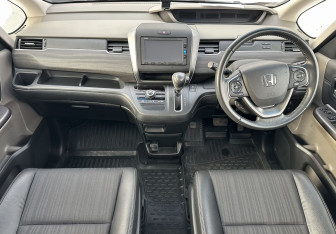 Подержанный автомобиль Honda Freed 2017 года (10 фото)