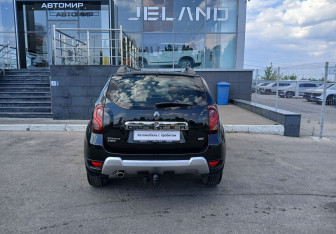 Подержанный автомобиль Renault Duster 2017 года (6 фото)