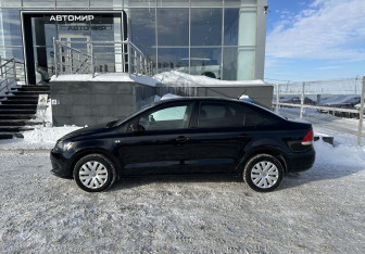 Подержанный автомобиль Volkswagen Polo Sedan 2014 года (8 фото)