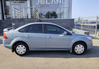 Подержанный автомобиль Ford Focus Sedan 2010 года (4 фото)