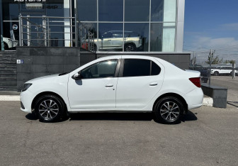 Подержанный автомобиль Renault Logan Sedan 2015 года (8 фото)