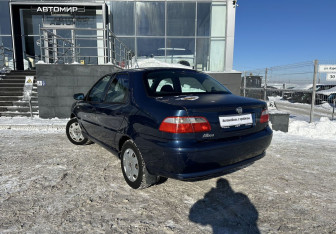 Подержанный автомобиль Fiat Albea 2010 года (7 фото)