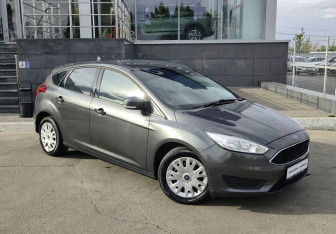 Подержанный автомобиль Ford Focus Hatchback 2018 года (3 фото)