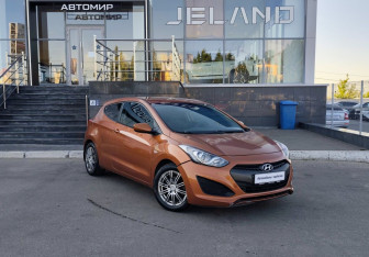 Подержанный автомобиль Hyundai i30 Hatchback 2015 года (3 фото)