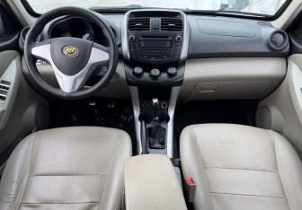 Подержанный автомобиль Lifan X60 2012 года (10 фото)