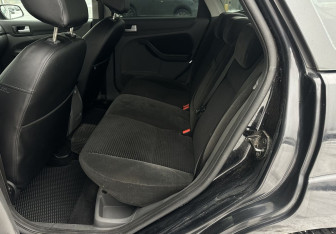 Подержанный автомобиль Ford Focus Hatchback 2007 года (12 фото)