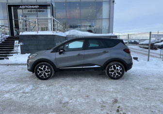 Подержанный автомобиль Renault Kaptur 2017 года (8 фото)