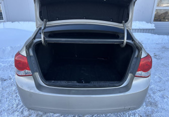 Подержанный автомобиль Chevrolet Cruze Sedan 2011 года (15 фото)