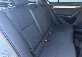 Подержанный автомобиль Skoda Octavia Liftback 2014 года (12 фото)