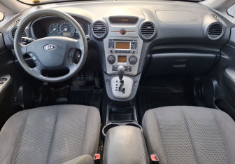 Подержанный автомобиль Kia Carens 2010 года (10 фото)