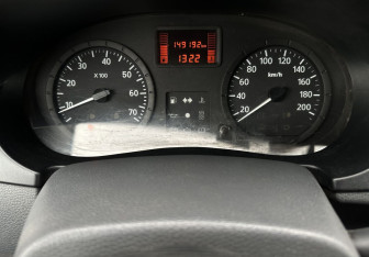 Подержанный автомобиль Renault Logan Sedan 2009 года (9 фото)
