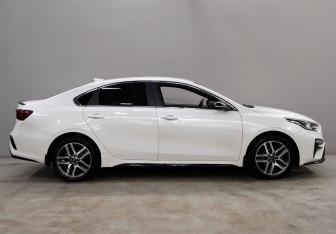 Подержанный автомобиль Kia Cerato Sedan 2021 года (8 фото)