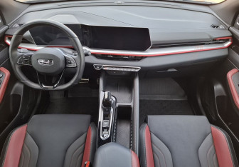 Подержанный автомобиль Geely Coolray 2024 года (10 фото)