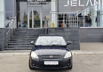 Подержанный автомобиль Kia Ceed Hatchback 2008 года (2 фото)