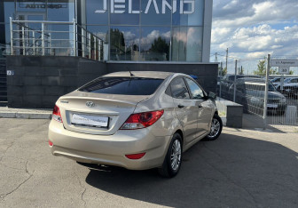 Подержанный автомобиль Hyundai Solaris Sedan 2011 года (5 фото)