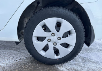 Подержанный автомобиль Kia Rio Sedan 2015 года (15 фото)