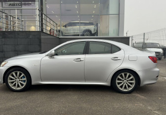 Подержанный автомобиль Lexus IS Sedan 2008 года (8 фото)